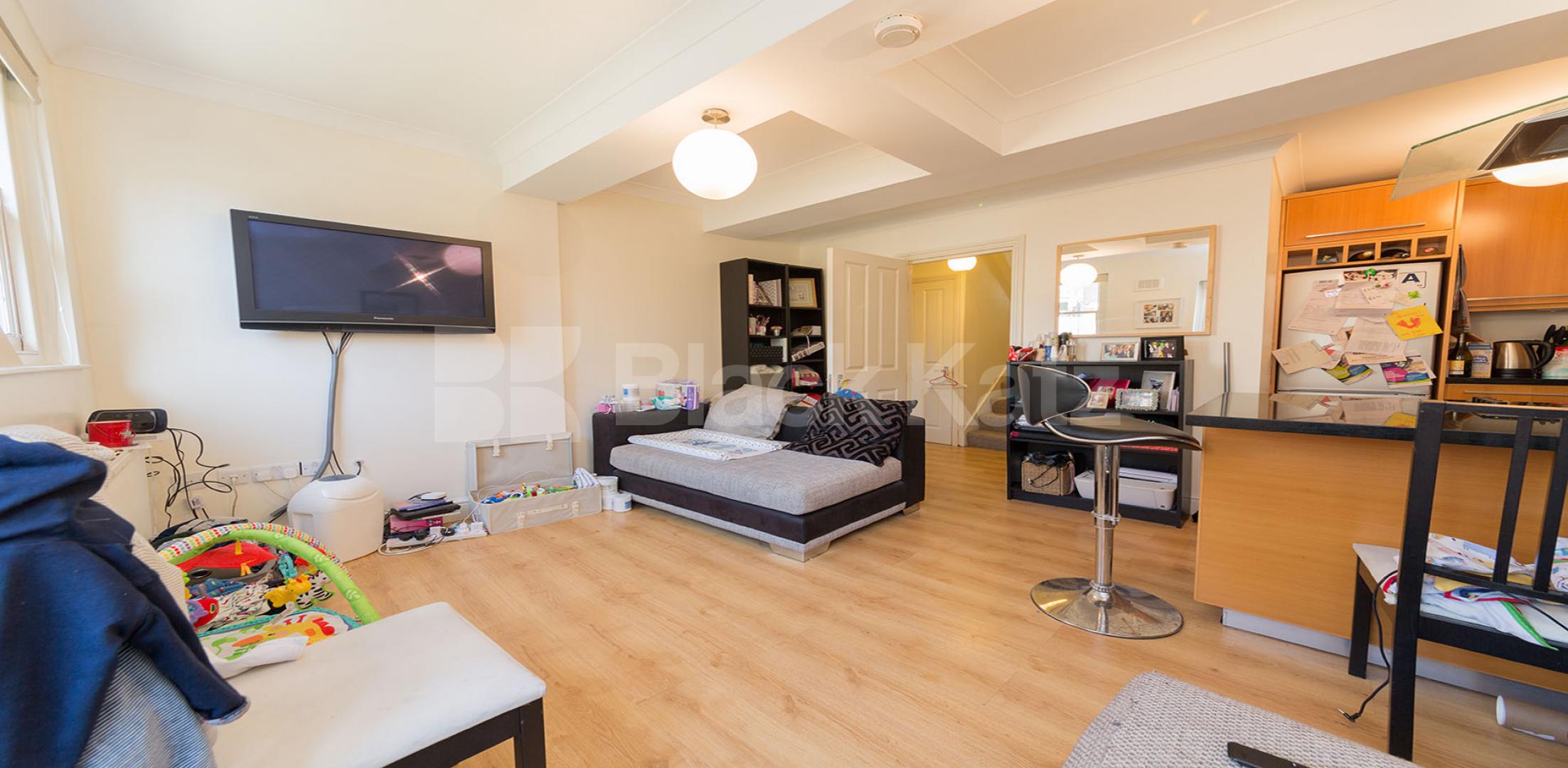 			2 Bedroom, 1 bath, 1 reception Flat			 Beatrice Road, FINSBURY PARK-STROUD GREEN